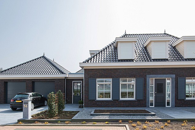 Ceramaxx Durban Slate Black Berry 60x60x3 cm